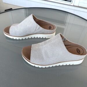 Dr. Scholls Go For It Wedge Shoes - Size 9 - Oyster Color